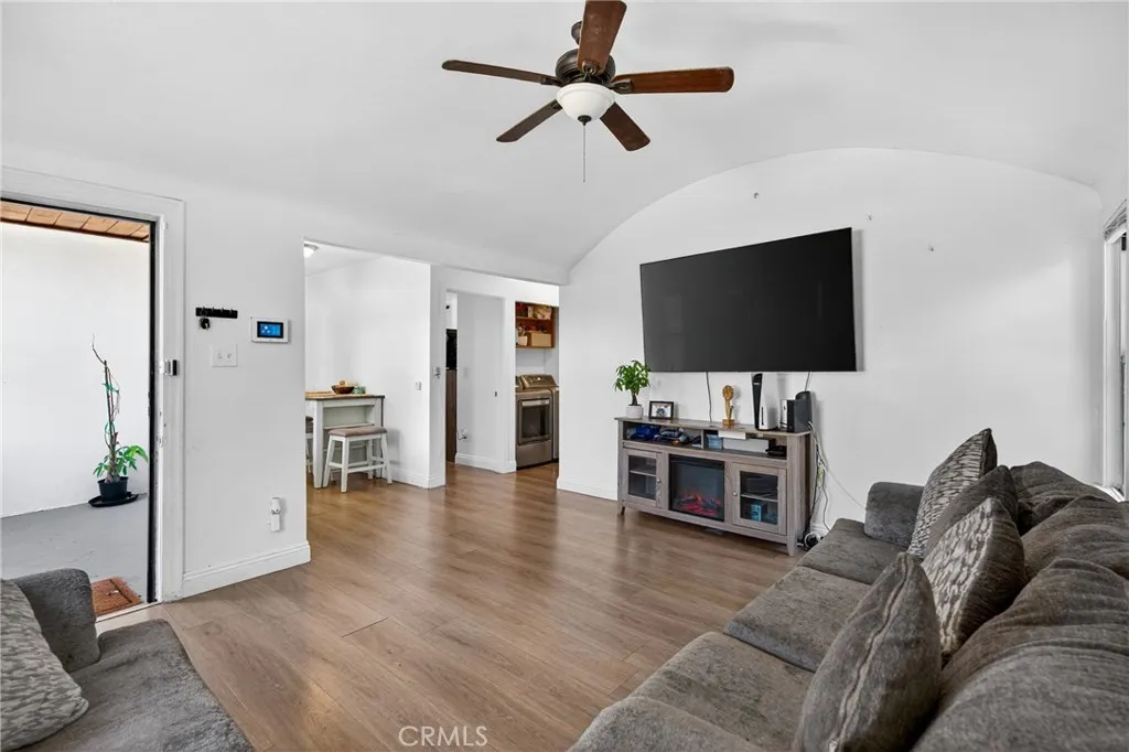 8627 John Avenue, Los Angeles, California 90002 home-pic-6